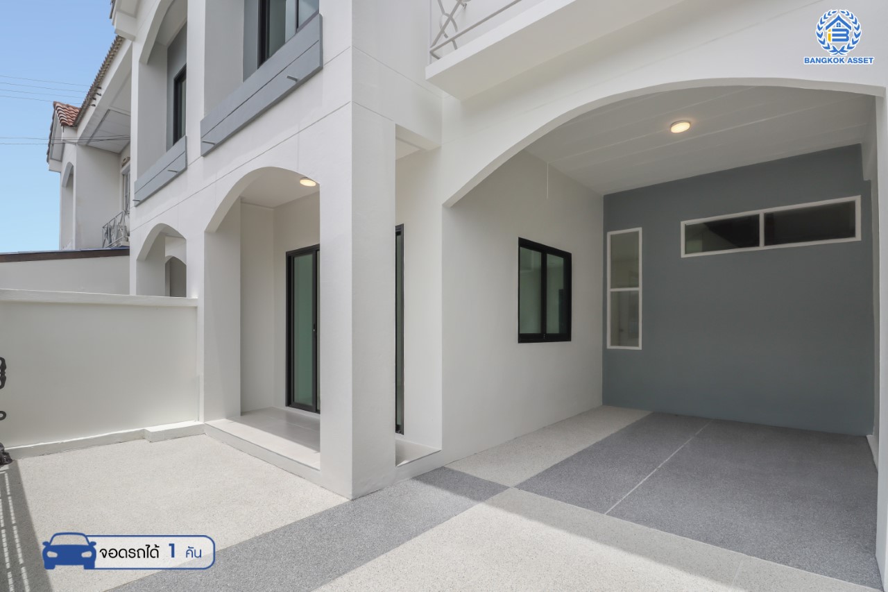 บ้านมือสองตกแต่งใหม่ ม.บัวทองธานีพาร์ค กาญจนาฯ-บางบัวทอง ทาวน์เฮ้าส์หลังใหญ่ เนื้อที่ 19.5 ตร.ว. ฟังก์ชันระดับบ้านเดี่ยว 3 ห้องนอน 2 ห้องน้ำ 1 ที่จอดรถ พร้อมเข้าอยู่ บนทำเลเดินทางสะดวก เข้า-ออกได้ทั้ง ถ.กาญจนาฯ และ ถ. บางกรวย-ไทรน้อย ใกล้ทางด่วน, เซ็นทรัลเวสต์เกต และรถไฟฟ้าสายสีม่วง "สถานีคลองบางไผ่"…